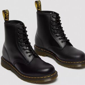 Dr. Martens Classic Black Boots Womens 8